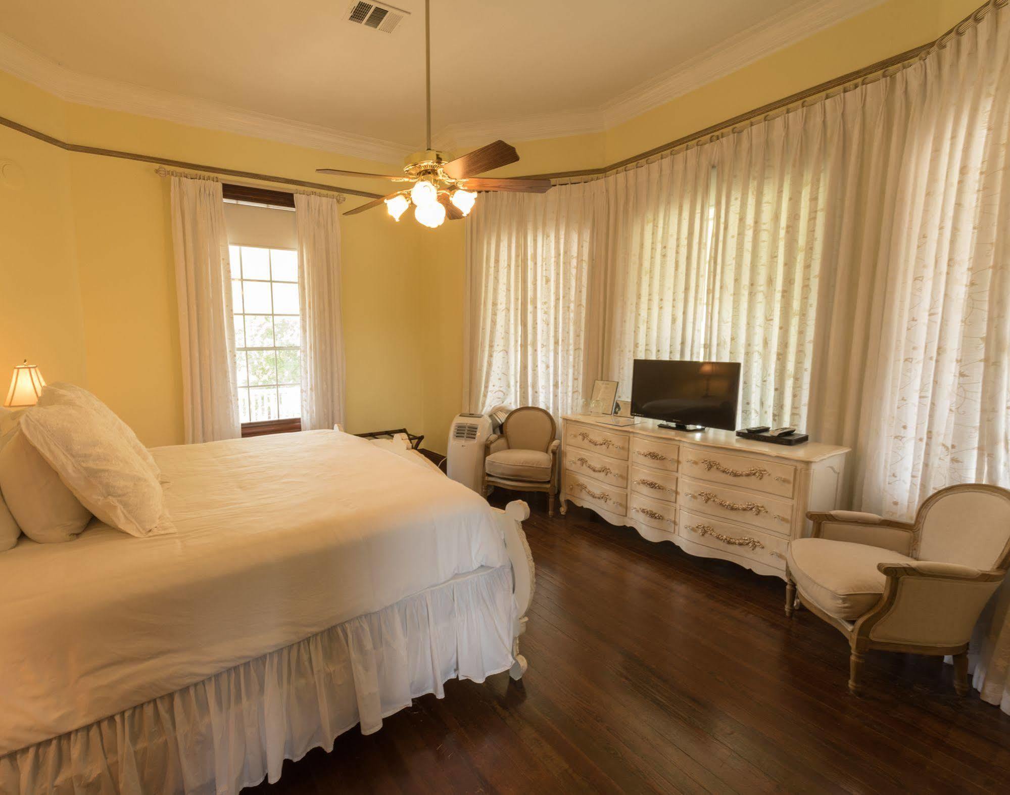 Bed and Breakfast Mosheim Mansion à Seguin Extérieur photo