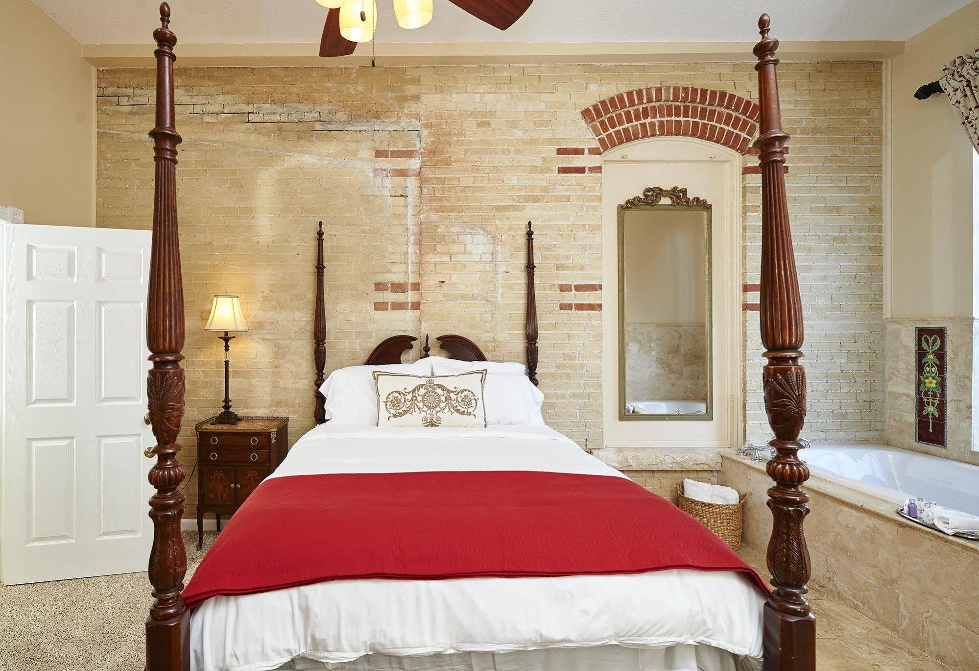 Bed and Breakfast Mosheim Mansion à Seguin Extérieur photo